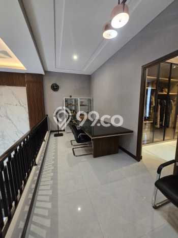 Rumah Mewah LB 400m2 Siap Pakai Desain Elegan di Citraland, Surabaya Rumah Mewah LB 400m2 Siap Pakai Desain Elegan di Citraland, Surabaya