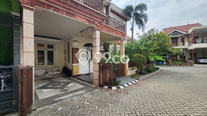 Dijual Rumah Premium dengan Fasilitas Sekitar Komplit di Jambangan, Surabaya Dijual Rumah Premium dengan Fasilitas Sekitar Komplit di Jambangan, Surabaya