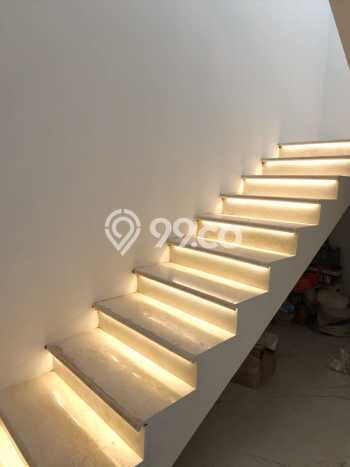Rumah Elit Modern Tanpa Renovasi di Pakuwon Indah Surabaya Rumah Elit Modern Tanpa Renovasi di Pakuwon Indah Surabaya
