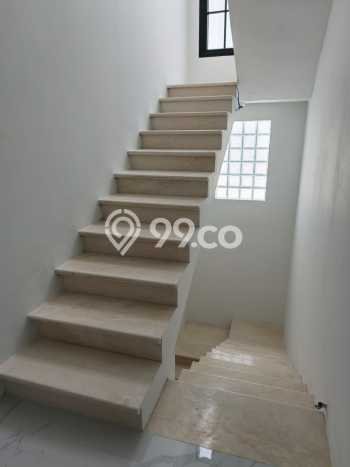 Rumah Elit Modern Tanpa Renovasi di Pakuwon Indah Surabaya Rumah Elit Modern Tanpa Renovasi di Pakuwon Indah Surabaya