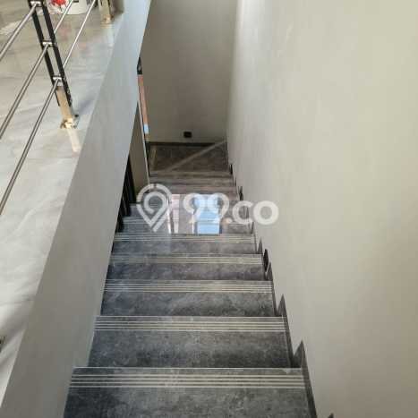 For Sale Rumah Mewah Exclusive di Tandes, Surabaya For Sale Rumah Mewah Exclusive di Tandes, Surabaya