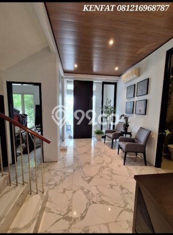 Rumah Elit Modern Tanpa Renovasi di Pakuwon Indah Surabaya Rumah Elit Modern Tanpa Renovasi di Pakuwon Indah Surabaya