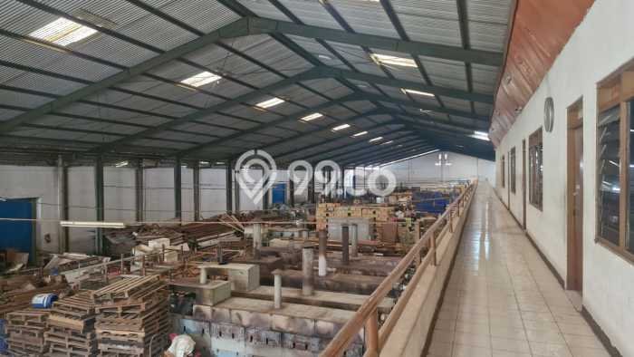Unit Gudang Paling Strategis di Tugu Semarang dengan LB 3780m2 Unit Gudang Paling Strategis di Tugu Semarang dengan LB 3780m2