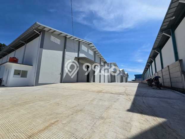 Unit Gudang Disewakan di Manyaran di Area Ramai & Strategis Unit Gudang Disewakan di Manyaran di Area Ramai & Strategis