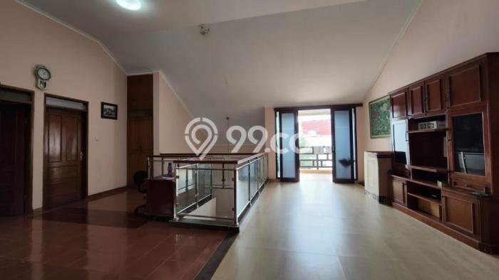 Rumah Mewah LB 180m2 Siap Pakai Desain Elegan di Ciateul, Bandung Rumah Mewah LB 180m2 Siap Pakai Desain Elegan di Ciateul, Bandung