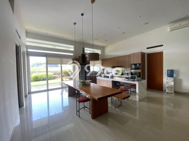 Ready to Use! Luxury House LT 450m2 Desain Elegan di Kota Baru Parahyangan Ready to Use! Luxury House LT 450m2 Desain Elegan di Kota Baru Parahyangan