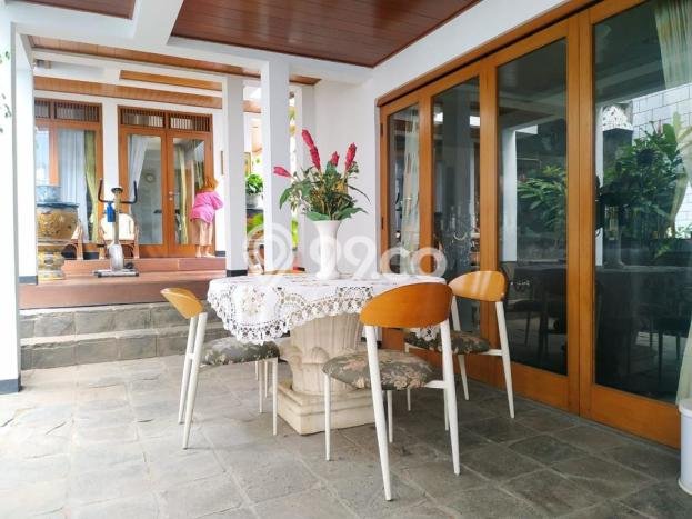 Rumah Elit LB 1200m2 Siap Pakai Desain Elegan di Sarijadi, Bandung Rumah Elit LB 1200m2 Siap Pakai Desain Elegan di Sarijadi, Bandung