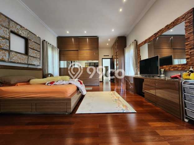 Rumah Elit LB 349m2 Siap Huni Desain Elegan di Kota Baru Parahyangan, Bandung Rumah Elit LB 349m2 Siap Huni Desain Elegan di Kota Baru Parahyangan, Bandung