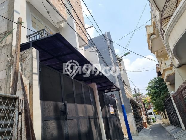 Rumah Luas Asri 2 KT Siap Huni di Tanjung Duren Jakarta Barat Rumah Luas Asri 2 KT Siap Huni di Tanjung Duren Jakarta Barat
