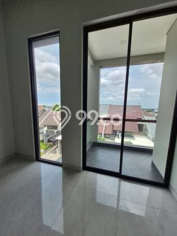 Rumah Mewah LB 420m2 Siap Pakai Desain Elegan di Citraland, Surabaya Rumah Mewah LB 420m2 Siap Pakai Desain Elegan di Citraland, Surabaya