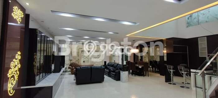 Rumah Elit LB 410m2 Siap Huni Desain Elegan di Pakuwon City, Surabaya Rumah Elit LB 410m2 Siap Huni Desain Elegan di Pakuwon City, Surabaya