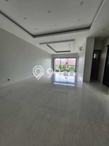 Rumah Mewah LB 420m2 Siap Pakai Desain Elegan di Citraland, Surabaya Rumah Mewah LB 420m2 Siap Pakai Desain Elegan di Citraland, Surabaya