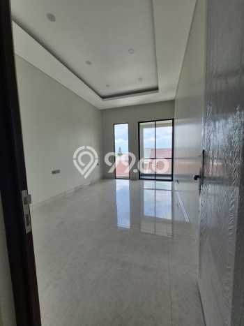 Rumah Mewah LB 420m2 Siap Pakai Desain Elegan di Citraland, Surabaya Rumah Mewah LB 420m2 Siap Pakai Desain Elegan di Citraland, Surabaya