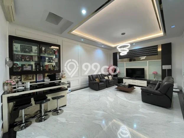 Hunian Mewah Siap Huni LT 300m2 di Kelapa Gading, Jakarta Utara Hunian Mewah Siap Huni LT 300m2 di Kelapa Gading, Jakarta Utara