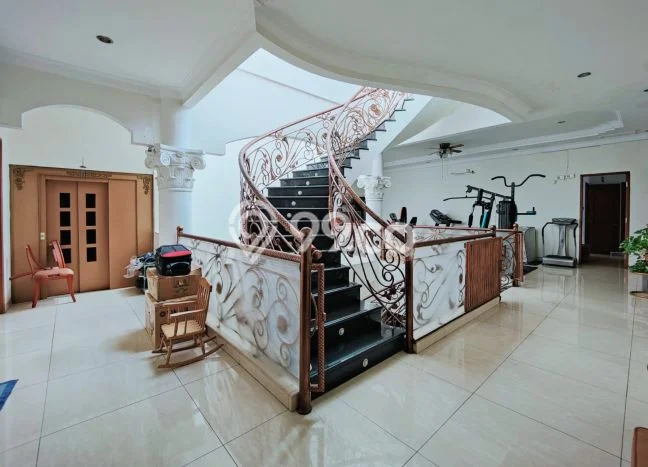 Rumah Elit LB 1400m2 Siap Pakai Desain Elegan di Sunter, Jakarta Utara Rumah Elit LB 1400m2 Siap Pakai Desain Elegan di Sunter, Jakarta Utara