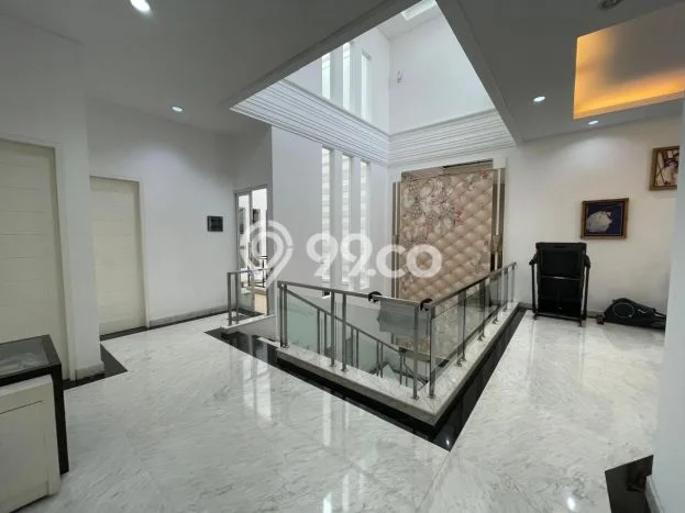 Hunian Mewah Siap Huni LT 300m2 di Kelapa Gading, Jakarta Utara Hunian Mewah Siap Huni LT 300m2 di Kelapa Gading, Jakarta Utara
