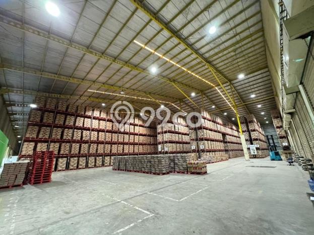Jual Gudang Area Bisnis di Cikarang, Luas 11000m², Jalan Utama Jual Gudang Area Bisnis di Cikarang, Luas 11000m², Jalan Utama