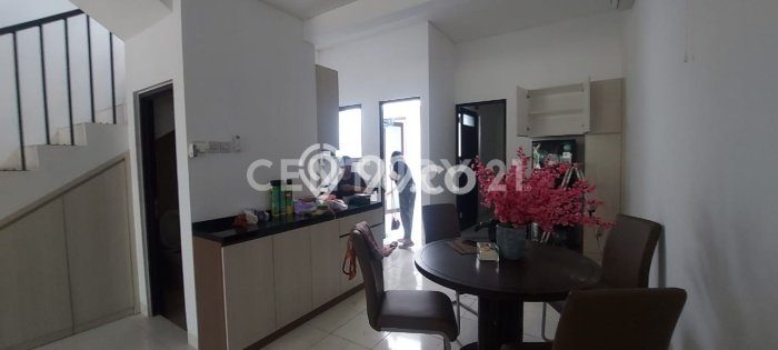 Dijual Cepat Rumah Favorit Siap Huni LB 100m2 di Lippo Cikarang, Cikarang Dijual Cepat Rumah Favorit Siap Huni LB 100m2 di Lippo Cikarang, Cikarang