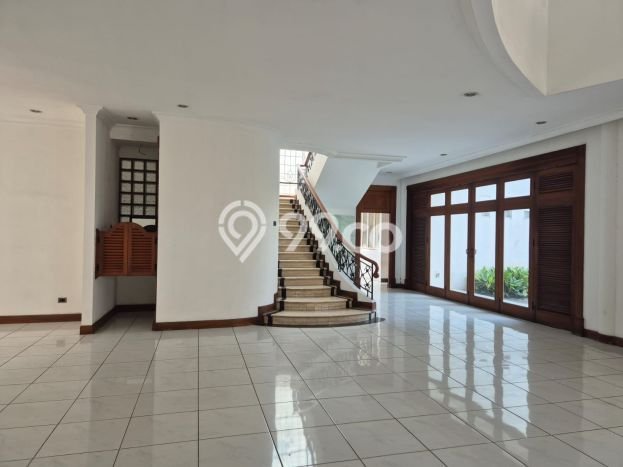 Ready to Use! Luxury House LT 1600m2 Desain Elegan di Kemang Ready to Use! Luxury House LT 1600m2 Desain Elegan di Kemang