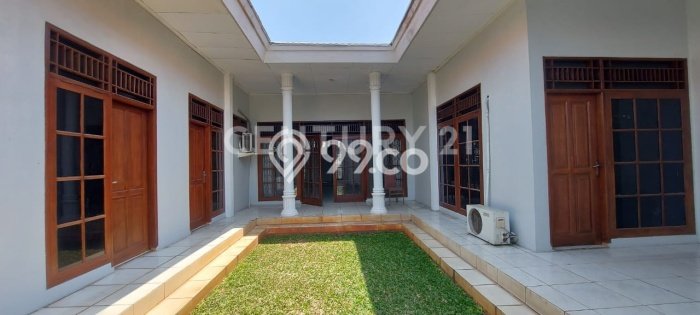 Rumah Luxury Modern Tanpa Renovasi di Rawamangun Jakarta Timur Rumah Luxury Modern Tanpa Renovasi di Rawamangun Jakarta Timur
