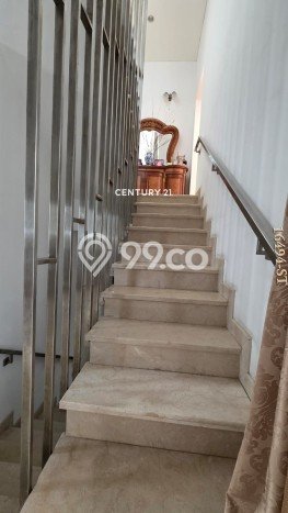 Dijual Rumah Luas Elegan Dengan View Eksklusif di Lebak Bulus, Jakarta Selatan Dijual Rumah Luas Elegan Dengan View Eksklusif di Lebak Bulus, Jakarta Selatan