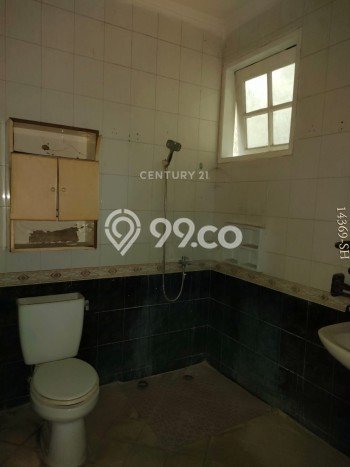 For Sale Rumah 4 Kamar Lokasi Ideal Nyaman dan Strategis di Ciputat For Sale Rumah 4 Kamar Lokasi Ideal Nyaman dan Strategis di Ciputat