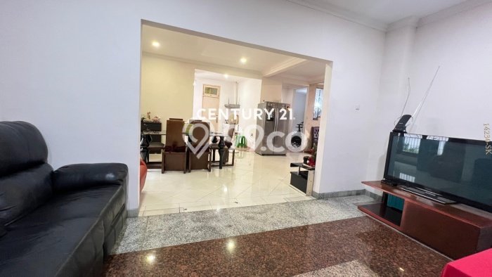 Hunian Mewah LB 450m2 Siap Huni Desain Elegan di Bintaro, Tangerang Selatan Hunian Mewah LB 450m2 Siap Huni Desain Elegan di Bintaro, Tangerang Selatan