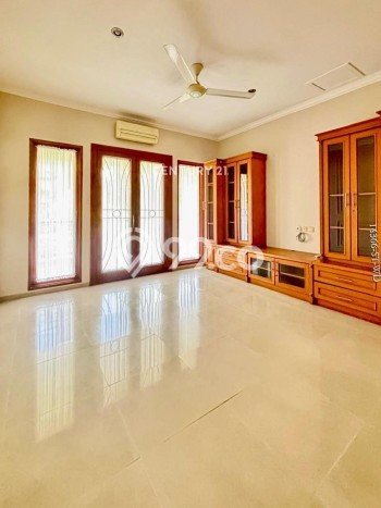 Hunian Mewah LB 400m2 Siap Pakai Desain Elegan di Sektor 9-Bintaro, Tangerang Selatan Hunian Mewah LB 400m2 Siap Pakai Desain Elegan di Sektor 9-Bintaro, Tangerang Selatan