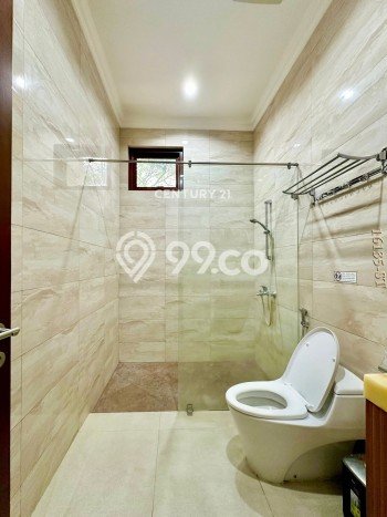 Hunian Bagus Disewakan di Sektor 7-Bintaro, Tangerang Selatan LT 843m2, LB 571m2 Hunian Bagus Disewakan di Sektor 7-Bintaro, Tangerang Selatan LT 843m2, LB 571m2