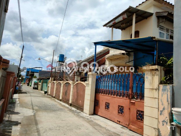 Rumah Modern area Jebres, Surakarta, LT 238m2m² LB 250m2m² Rumah Modern area Jebres, Surakarta, LT 238m2m² LB 250m2m²