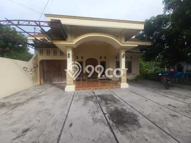 Rumah LT 986m2m² Desain Minimalis di Ngemplak, Dekat Pusat Kota, Boyolali Rumah LT 986m2m² Desain Minimalis di Ngemplak, Dekat Pusat Kota, Boyolali