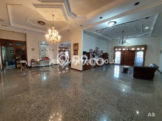 BEST DEAL! Rumah Untuk Investasi area Laweyan, LT 2239m2m² LB 1500m2m² BEST DEAL! Rumah Untuk Investasi area Laweyan, LT 2239m2m² LB 1500m2m²