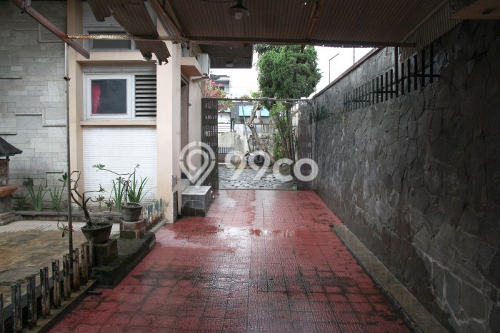 Rumah Luas Tanah 650m2m² di Laweyan, Solo - Akses Mudah Rumah Luas Tanah 650m2m² di Laweyan, Solo - Akses Mudah