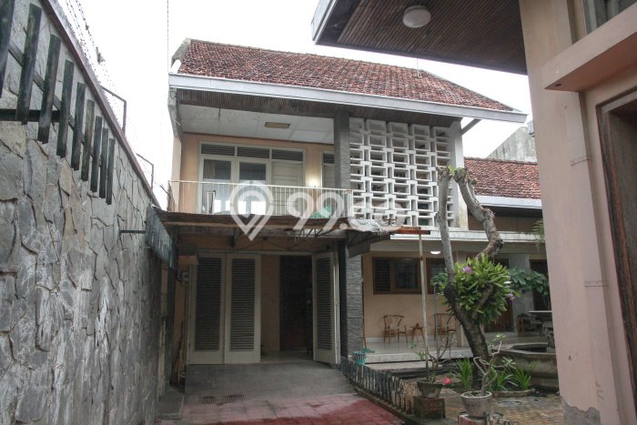 Rumah Luas Tanah 650m2m² di Laweyan, Solo - Akses Mudah Rumah Luas Tanah 650m2m² di Laweyan, Solo - Akses Mudah