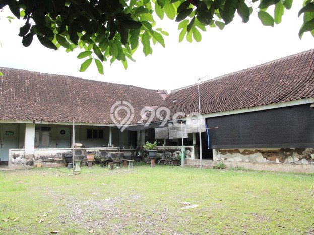 HARGA TERBAIK! Rumah Premium di Karanganyar, LT 1766m2m² Bangunan 700m2m² HARGA TERBAIK! Rumah Premium di Karanganyar, LT 1766m2m² Bangunan 700m2m²