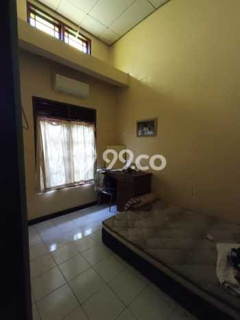 Rumah Nyaman 4 KT Luas Tanah 215m2m² di Laweyan, Surakarta Rumah Nyaman 4 KT Luas Tanah 215m2m² di Laweyan, Surakarta