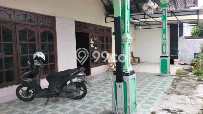 DIJUAL CEPAT! Rumah Modern area Kartasura, Sukoharjo, Luas 212m2m² LB 100m2m² BISA KPR! DIJUAL CEPAT! Rumah Modern area Kartasura, Sukoharjo, Luas 212m2m² LB 100m2m² BISA KPR!