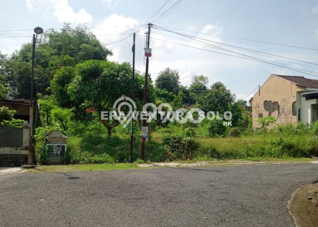 Tanah Kawasan Komersial Kawasan Wonogiri, Luas 975m2m², Ideal untuk Usaha Tanah Kawasan Komersial Kawasan Wonogiri, Luas 975m2m², Ideal untuk Usaha