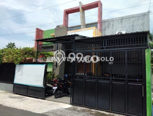 BEST DEAL! Rumah Siap Huni di Kartasura, LT 213m2m² Bangunan 200m2m² BEST DEAL! Rumah Siap Huni di Kartasura, LT 213m2m² Bangunan 200m2m²