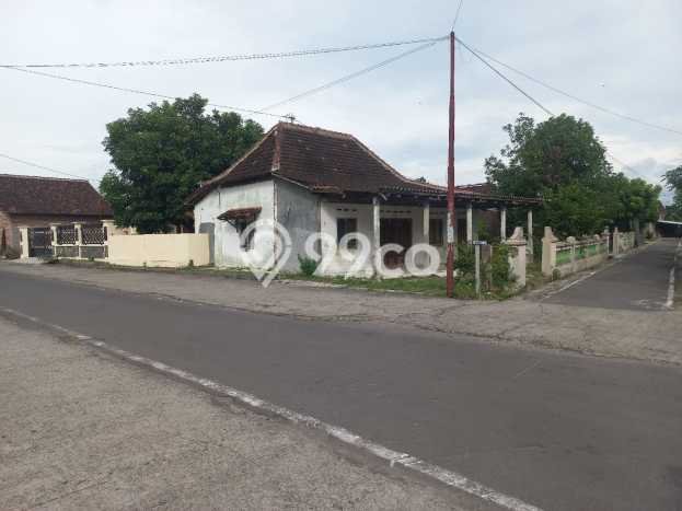 Rumah LT 986m2m² Desain Minimalis di Ngemplak, Dekat Pusat Kota, Boyolali Rumah LT 986m2m² Desain Minimalis di Ngemplak, Dekat Pusat Kota, Boyolali