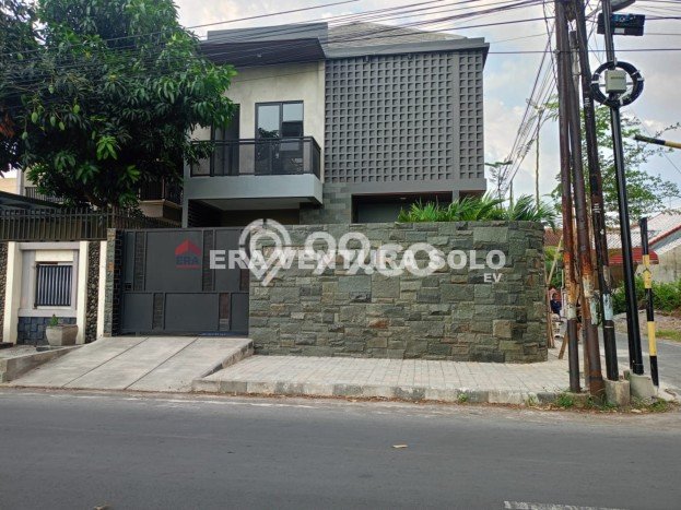 SPECIAL OFFER! Rumah Nyaman di Banjarsari, LT 200m2m² LB 350m2m² SPECIAL OFFER! Rumah Nyaman di Banjarsari, LT 200m2m² LB 350m2m²