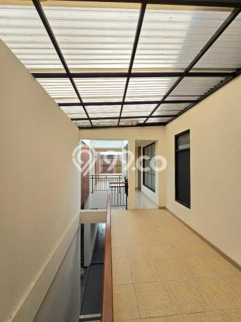 Rumah Luas Tanah 340m² di BSD, Tangerang Selatan - Lokasi Strategis Rumah Luas Tanah 340m² di BSD, Tangerang Selatan - Lokasi Strategis