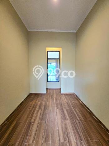 Rumah Luas Tanah 340m² di BSD, Tangerang Selatan - Lokasi Strategis Rumah Luas Tanah 340m² di BSD, Tangerang Selatan - Lokasi Strategis