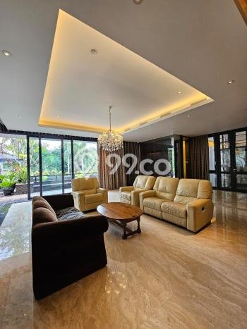 LOKASI STRATEGIS! Rumah di Simprug, Dekat Stasiun, 5 KM, LT 680m² Bangunan 1200m² LOKASI STRATEGIS! Rumah di Simprug, Dekat Stasiun, 5 KM, LT 680m² Bangunan 1200m²