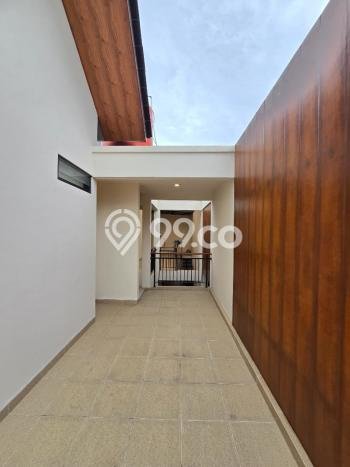 Rumah Luas Tanah 340m² di BSD, Tangerang Selatan - Lokasi Strategis Rumah Luas Tanah 340m² di BSD, Tangerang Selatan - Lokasi Strategis