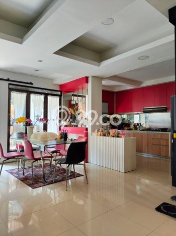 For Sale! Luxury House LT 265m2 Desain Elegan di Turangga For Sale! Luxury House LT 265m2 Desain Elegan di Turangga