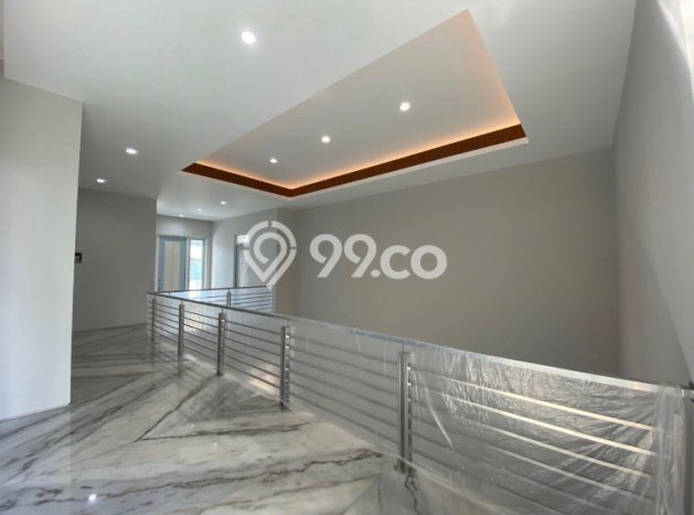 Rumah Mewah LB 650m2 Siap Pakai Desain Elegan di Citraland, Surabaya Rumah Mewah LB 650m2 Siap Pakai Desain Elegan di Citraland, Surabaya