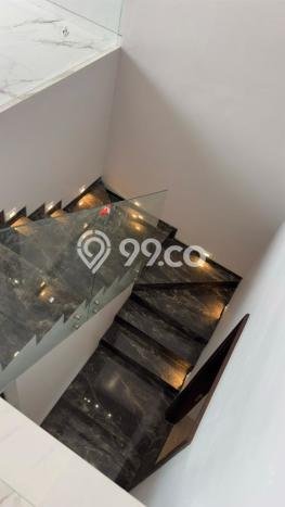 Rumah Mewah LB 358m2 Siap Huni Desain Elegan di Citraland, Surabaya Rumah Mewah LB 358m2 Siap Huni Desain Elegan di Citraland, Surabaya