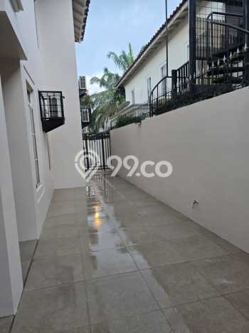 Disewakan! Rumah 3 Kamar Tidur &
2 Kamar Mandi di Lippo Karawaci, Tangerang Disewakan! Rumah 3 Kamar Tidur &
2 Kamar Mandi di Lippo Karawaci, Tangerang