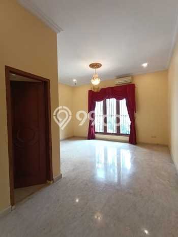 Jual Segera Rumah 5 KT 5 KM di Kawasan Komersial Kemang, Jakarta Selatan Jual Segera Rumah 5 KT 5 KM di Kawasan Komersial Kemang, Jakarta Selatan